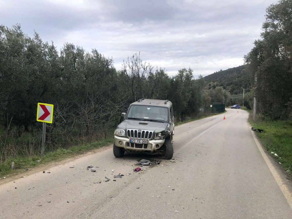 Şerit ihlali yaparak cipe çarpan motosikletli öldü