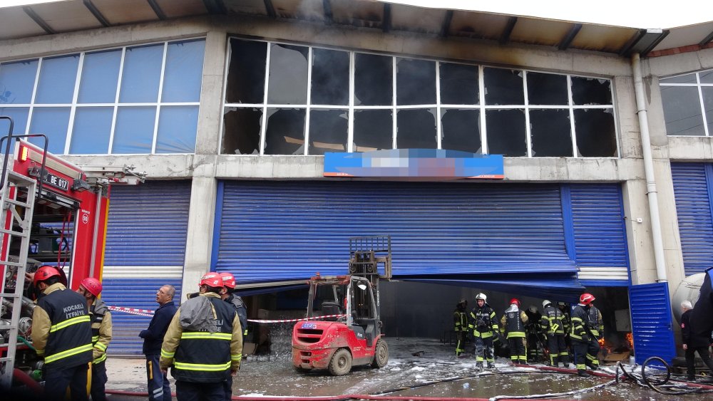 Kaçak malzemelerin mühürlendiği depoda yangın