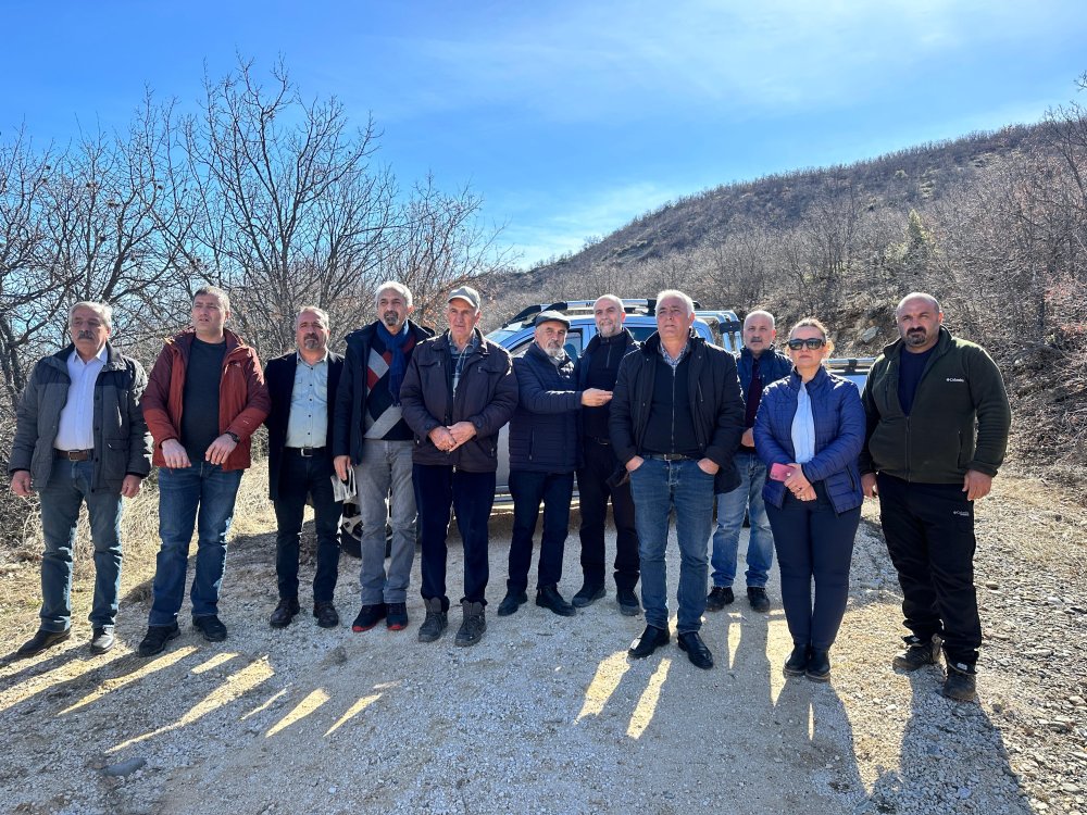 Köylülerden protesto: 'Buranın ikinci bir İliç olmasını kesinlikle istemiyoruz' dediler, yolu kapattılar