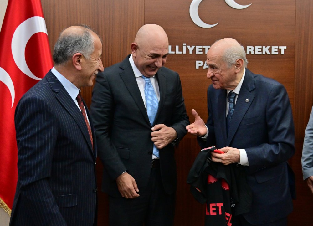 Devlet Bahçeli ve Karagümrük Spor Kulübü yöneticileri bir araya geldi