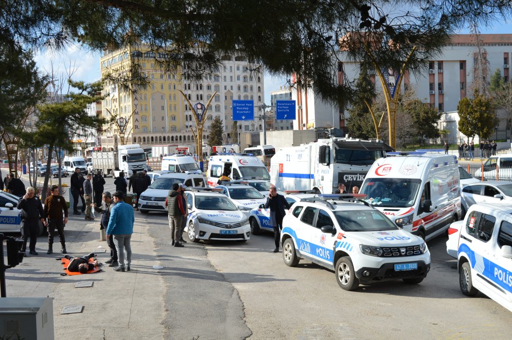 Duruşma sonrası kan gövdeyi götürdü: 1’i polis 9 yaralı