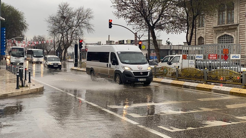 MGM'nin uyarılarının ardından Edirne'de sağanak yağış etkili oldu