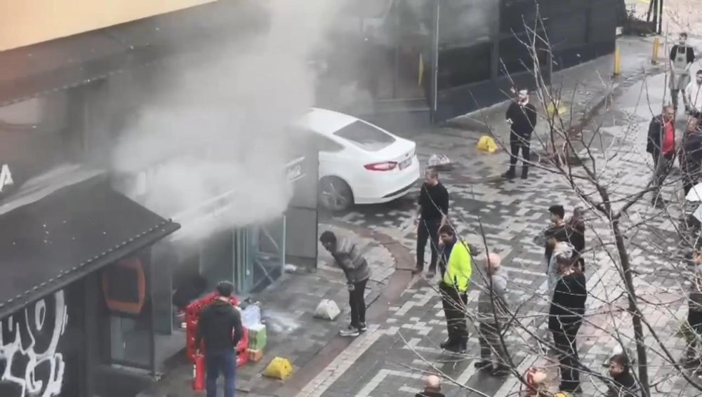 Kadıköy’deki iş yerinde yangın çıktı