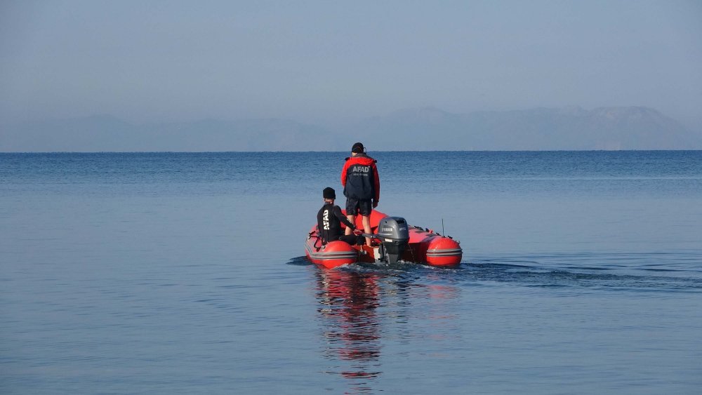 Çanakkale’deki bot faciası: Takviye ekipler de arama çalışmalarına katıldı