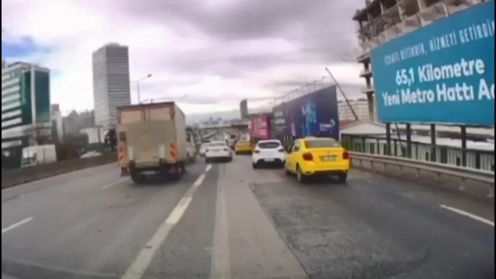 D-100 karayolunda zincirleme kaza: Trafik yoğunluğu oluştu