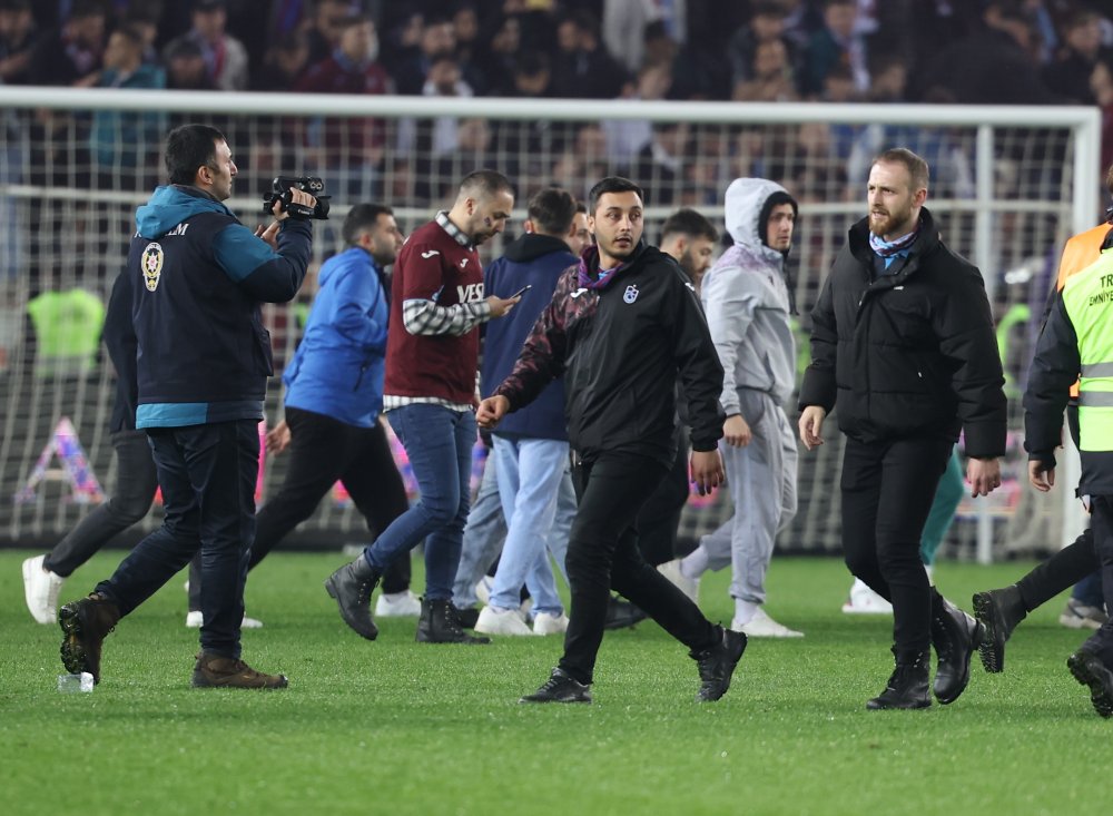 Olaylı maça yerel gazeteler nasıl gördü? 'Meler böyle istedi'