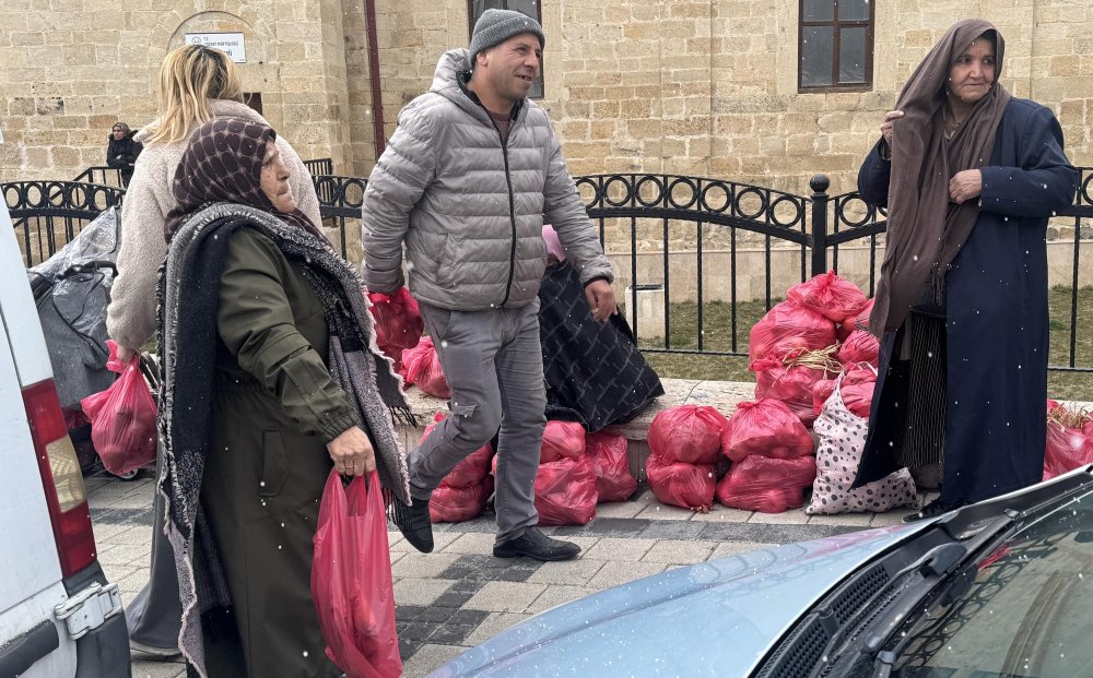 Ramazan yardımından vatandaşlar ezilme tehlikesi geçirdi!