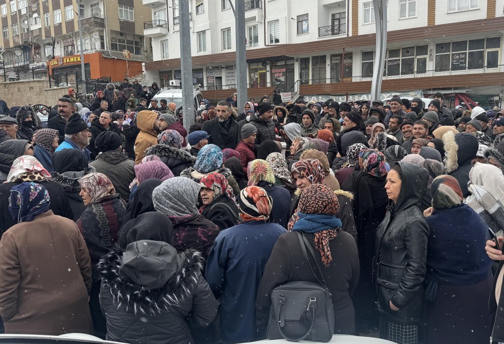 Ramazan yardımından vatandaşlar ezilme tehlikesi geçirdi!