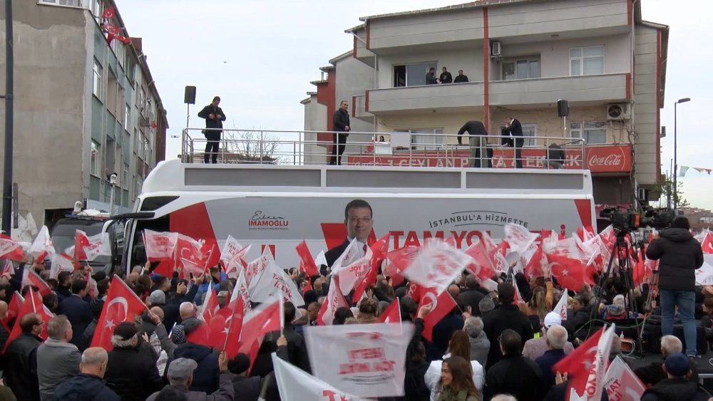 Ekrem İmamoğlu Üsküdar'da halk buluşmasına katıldı