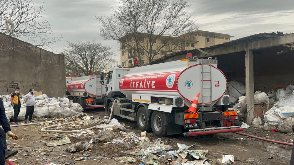 Tekirdağ'daki geri dönüşüm tesisinde yangın çıktı