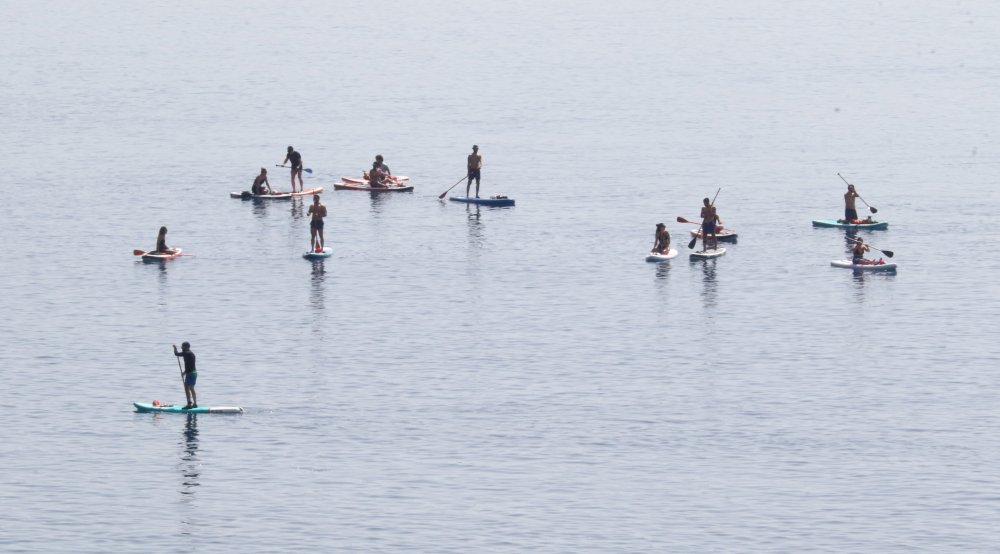 Antalya'da oyunu kullanan vatandaşlar soluğu sahilde aldı