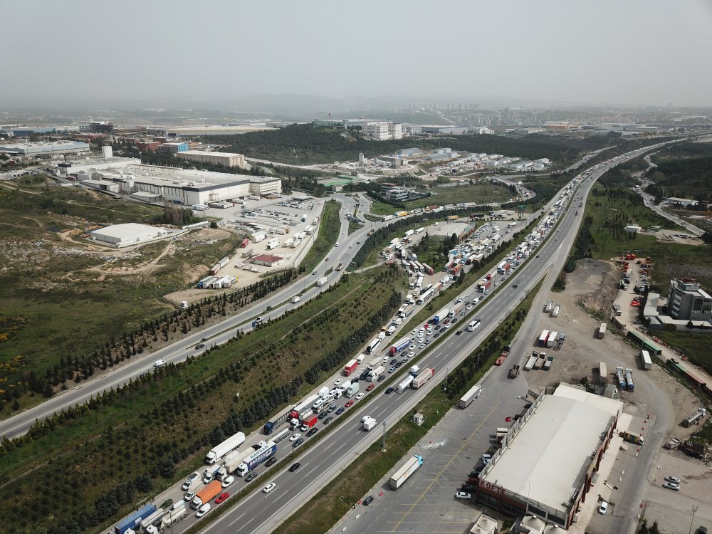 TEM'de zincirleme kaza: İstanbul yönü trafiğe kapandı