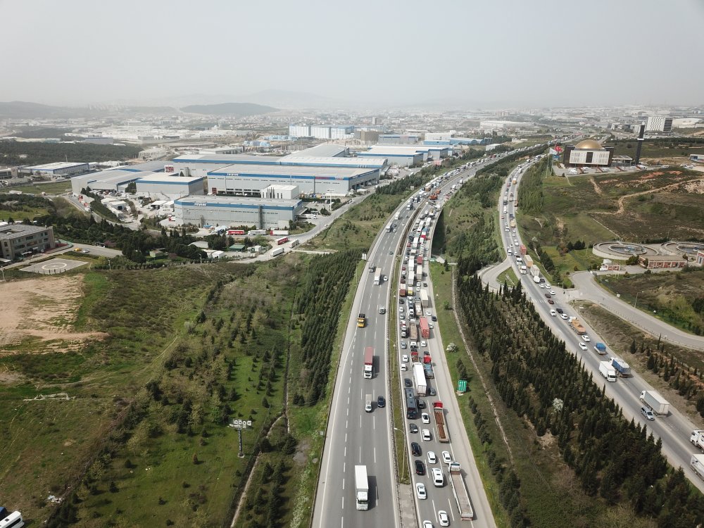 TEM'de zincirleme kaza: İstanbul yönü trafiğe kapandı