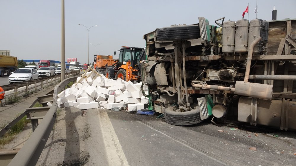 TEM'de zincirleme kaza: İstanbul yönü trafiğe kapandı