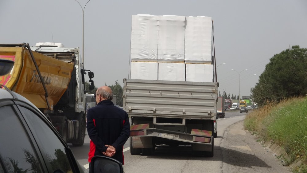 TEM'de zincirleme kaza: İstanbul yönü trafiğe kapandı