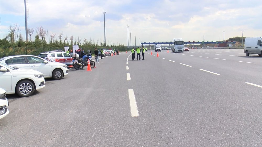 Jandarma ekipleri İstanbul'da bayram tatili öncesi denetime çıktı