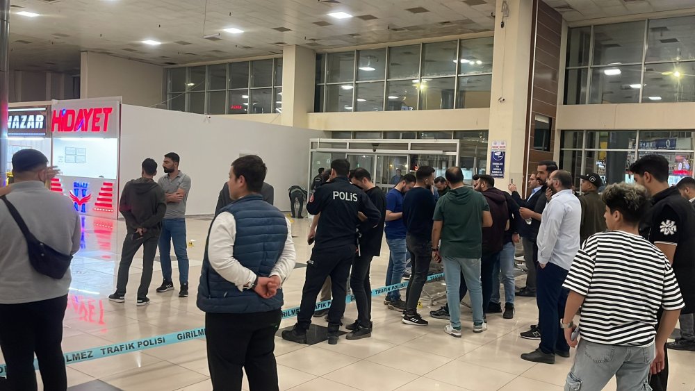 Otogarda dehşet anları! Silahlı kavgada kan döküldü: 1 ölü, 2'si polis 10 yaralı