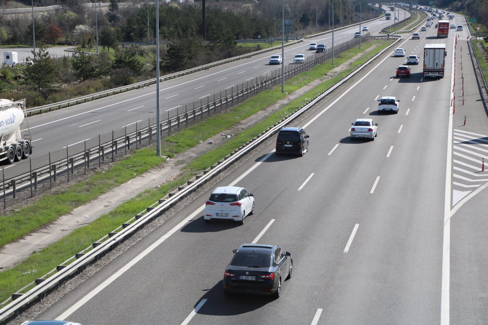 Anadolu Otoyolu'nda bayram trafiği hızla azaldı