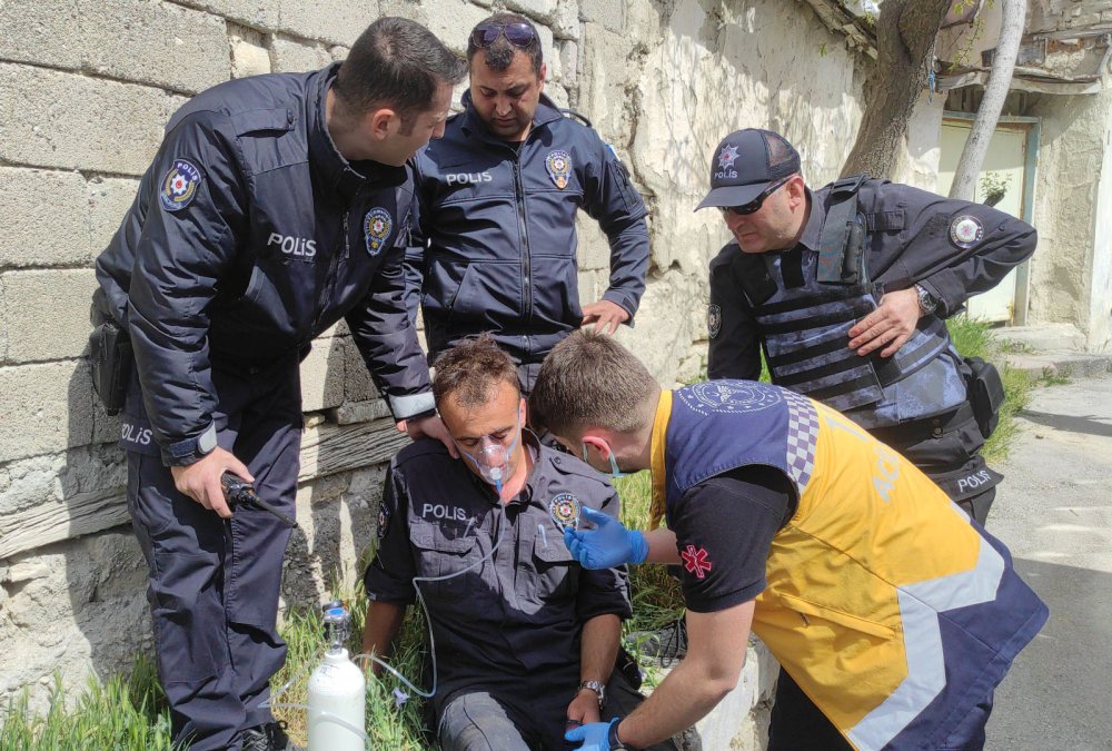 Eşyaları yola atıp polislere kuru sıkıyla ateş açtı: 3 polis yaralandı