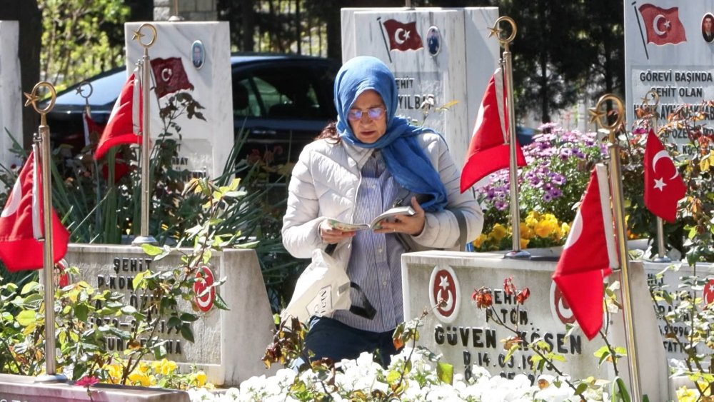 Arife gününde Edirnekapı Şehitliği'nde Ramazan Bayramı yoğunluğu