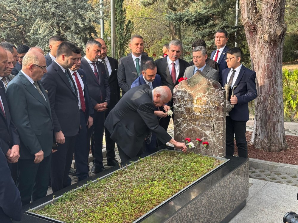 Bahçeli'den bayram namazı çıkışında "Akşener" mesajı