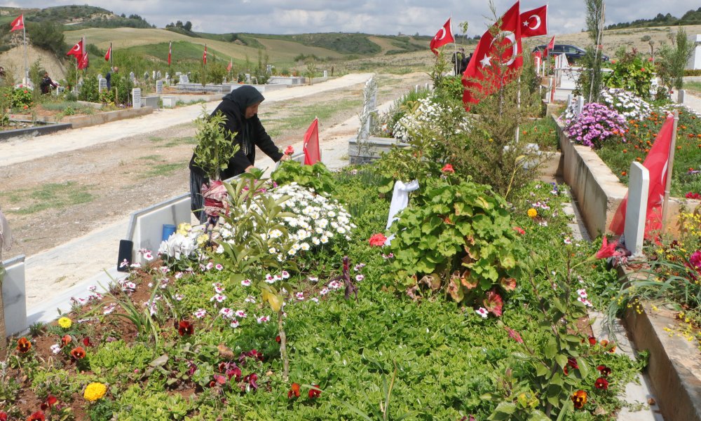 3 çocuğu ve torununun öldüğü enkazdan kurtuldu: Yaşarken ölüyorum