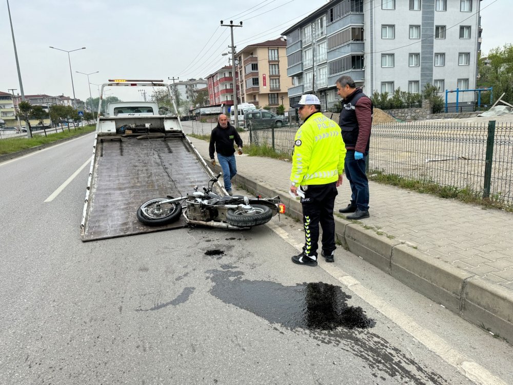 Feci kaza: Metrelerce sürüklenen motosikletli genç hayatını kaybetti