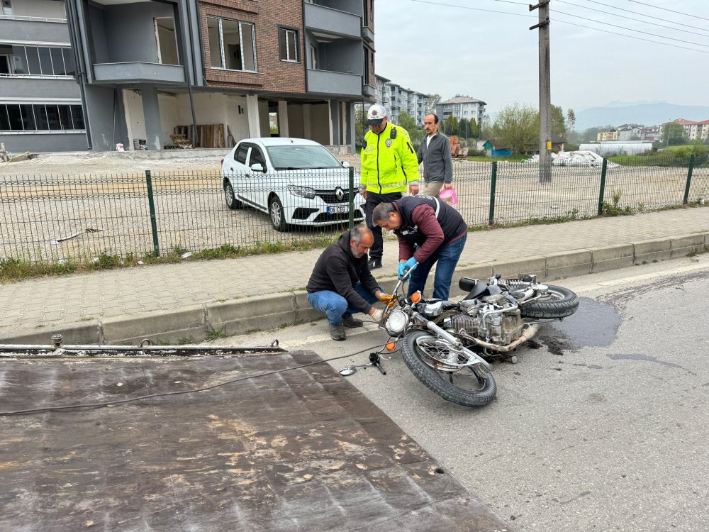 Feci kaza: Metrelerce sürüklenen motosikletli genç hayatını kaybetti