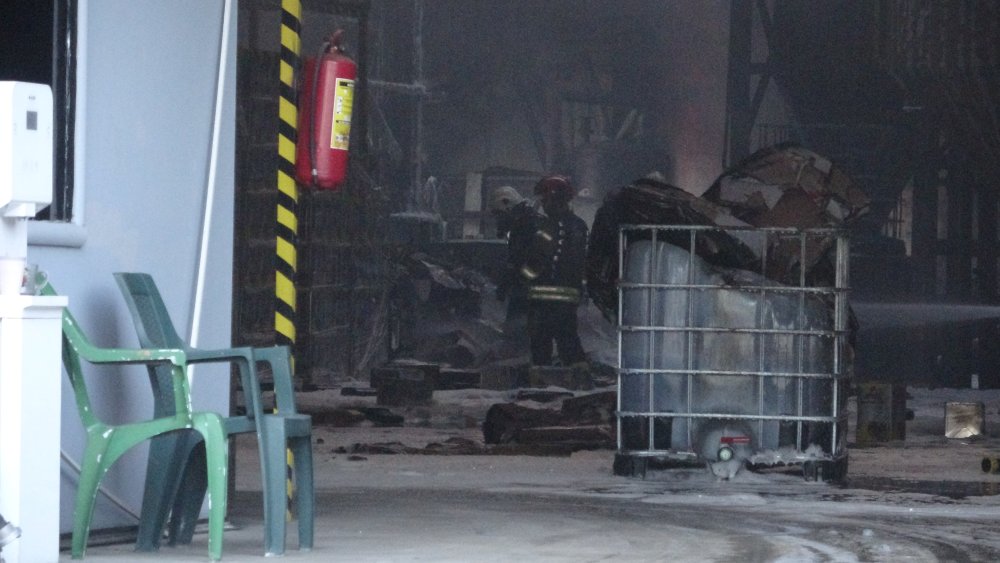 Madeni yağ fabrikasında korkutan yangın