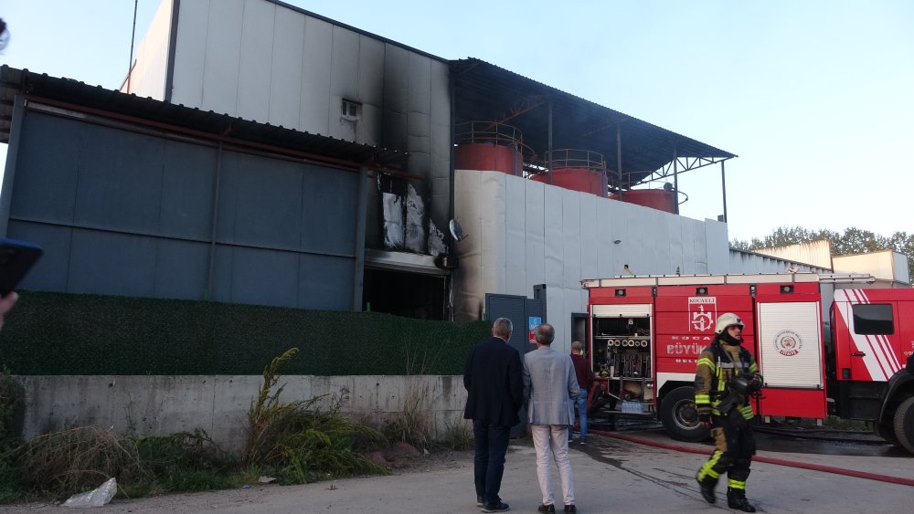 Madeni yağ fabrikasında korkutan yangın