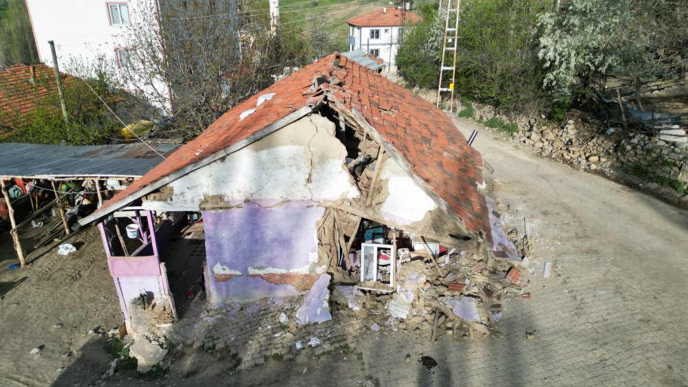 Depremin merkez üssü Sulusaray havadan görüntülendi