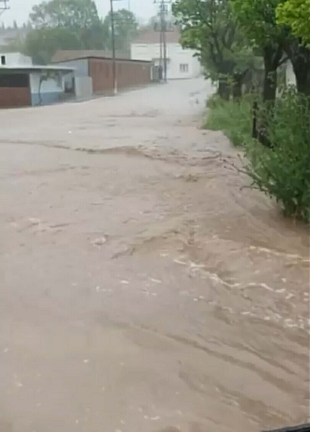 Çanakkale'de sağanak; cadde ve sokaklar suyla doldu