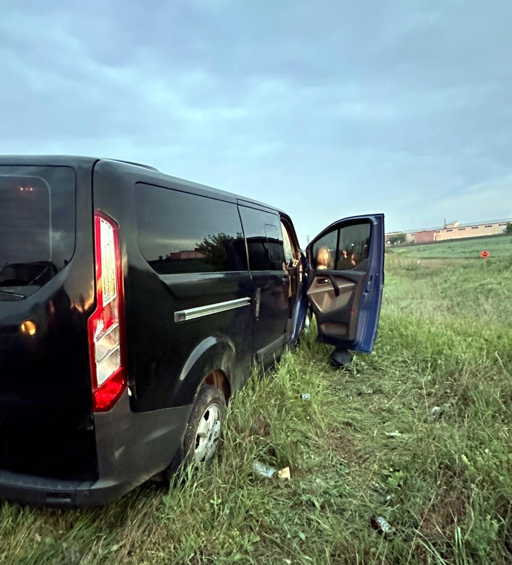 Kapanla durdurulan minibüsten 19 kaçak göçmen çıktı