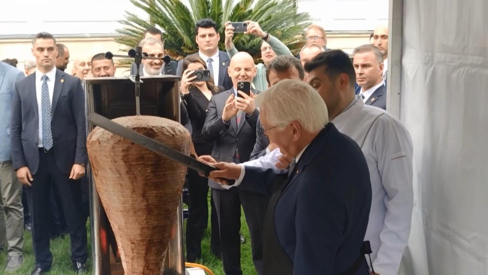 Almanya Cumhurbaşkanı Steinmeier İstanbul'da döner kesti