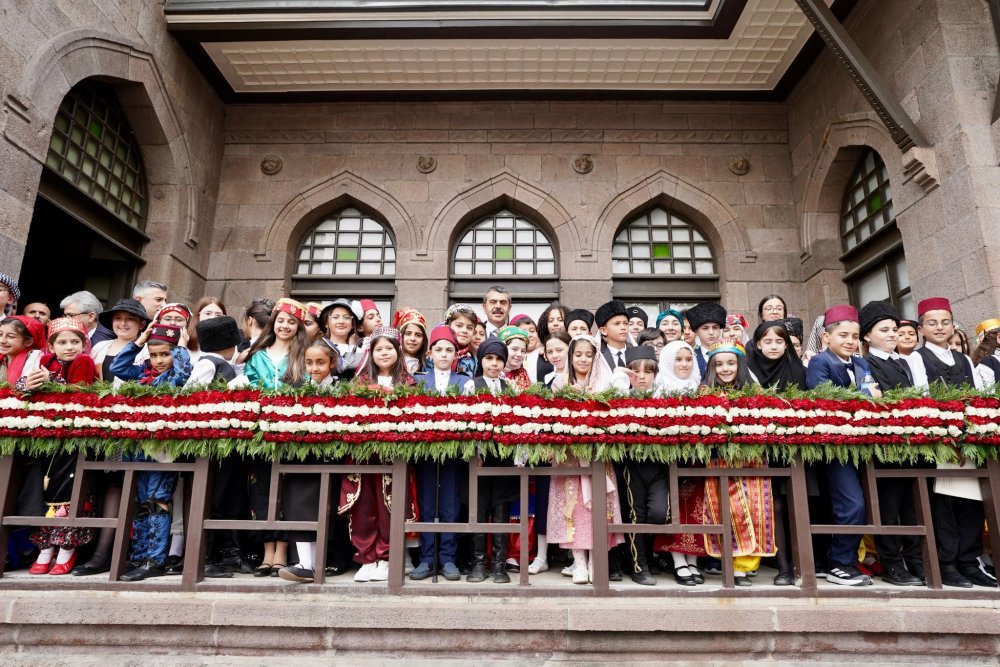 MEB Bakanı Tekin, 81 ilden gelen çocuklarla temsili meclis oturumunu izledi