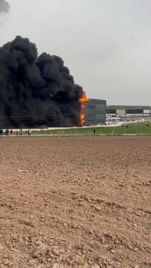 Ankara'da fabrika yangını: Dumanlar gökyüzünü kapladı