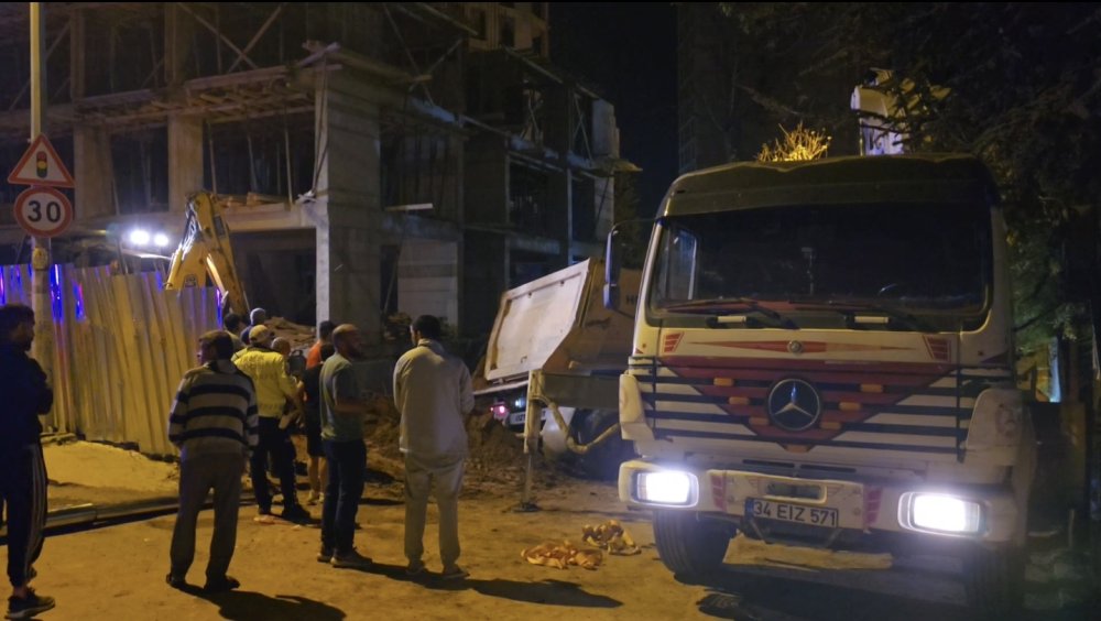 İnşaat işçisinin feci ölümü: Hafriyat kamyonunun altında kalarak can verdi