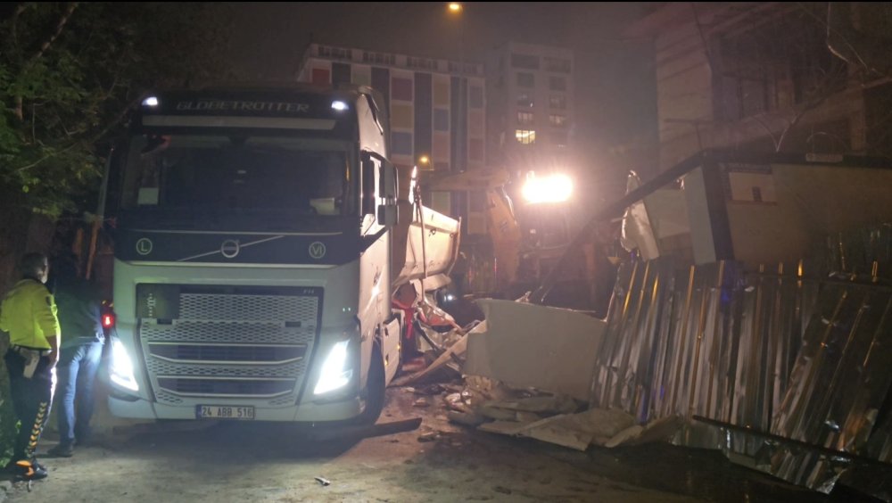 İnşaat işçisinin feci ölümü: Hafriyat kamyonunun altında kalarak can verdi