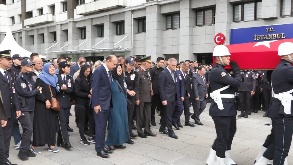 Şehit Emrah Büke için İstanbul İl Emniyet Müdürlüğü'nde tören