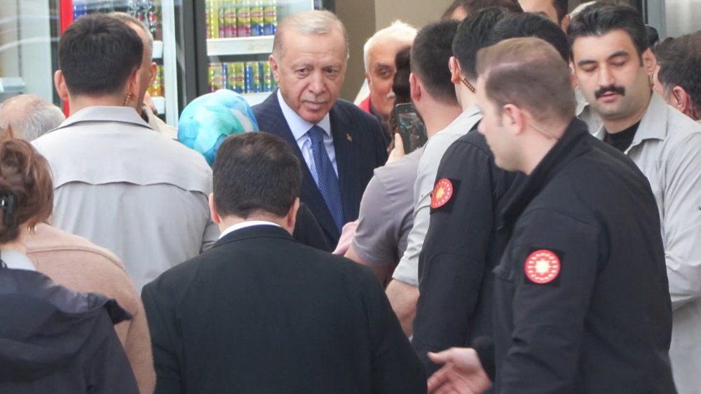 Cumhurbaşkanı Erdoğan'dan akaryakıt istasyonu ziyareti