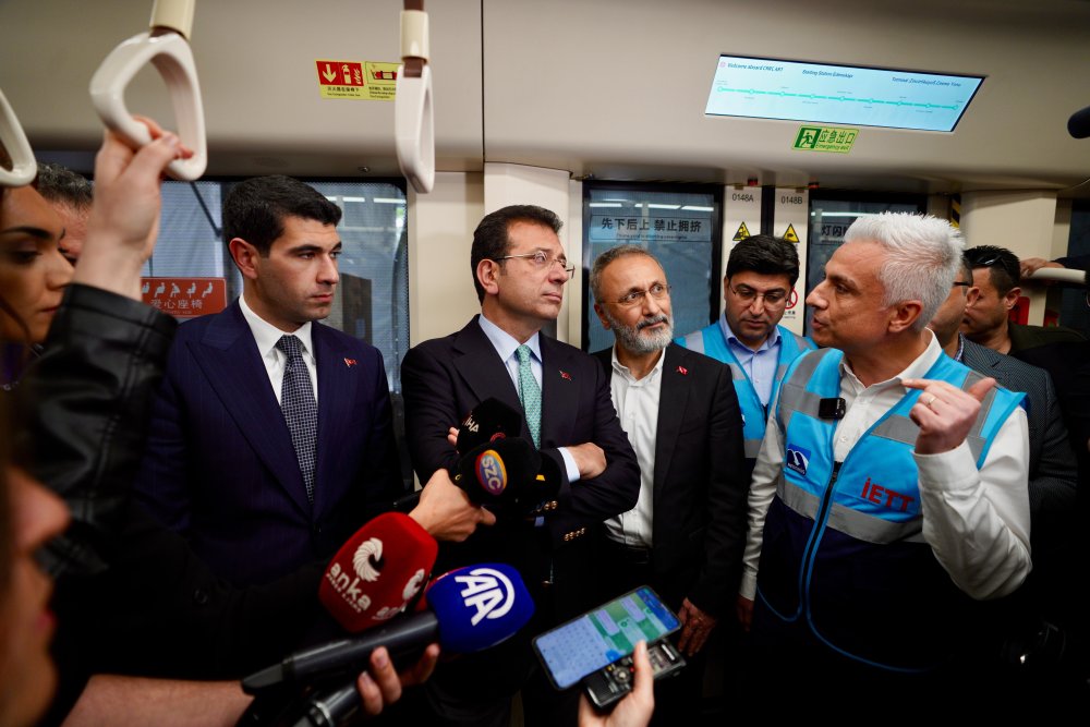 İmamoğlu elektrikli metrobüsün test sürüşüne katıldı