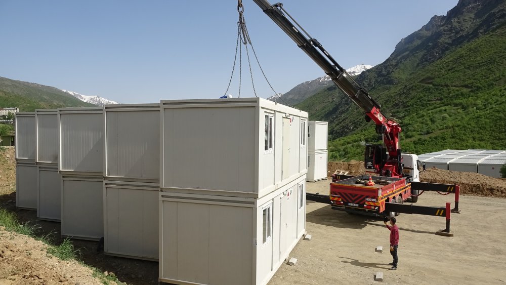 AFAD'dan Hakkari'de deprem hazırlığı: Konteyner ve çadır gönderildi