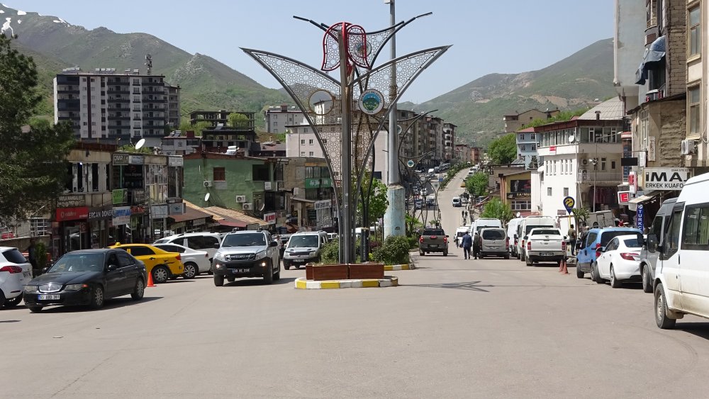 AFAD'dan Hakkari'de deprem hazırlığı: Konteyner ve çadır gönderildi