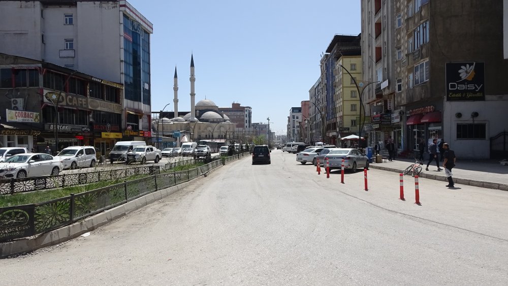 AFAD'dan Hakkari'de deprem hazırlığı: Konteyner ve çadır gönderildi