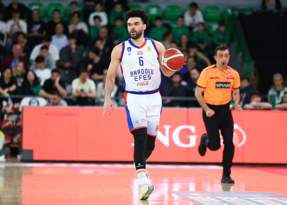 Anadolu Efes normal sezonu lider tamamladı