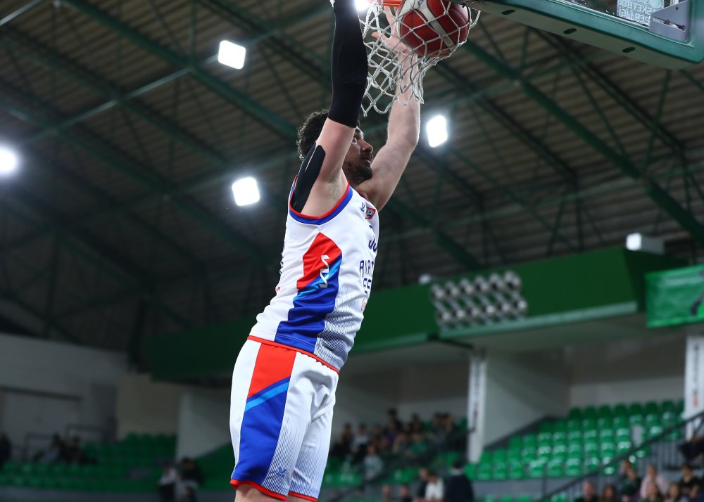 Anadolu Efes normal sezonu lider tamamladı