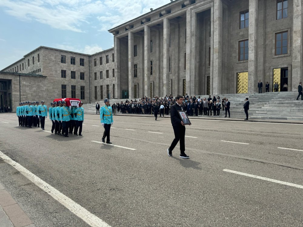 Diyarbakır eski milletvekili Bahçeci için TBMM'de cenaze töreni: Özgür Özel de katıldı