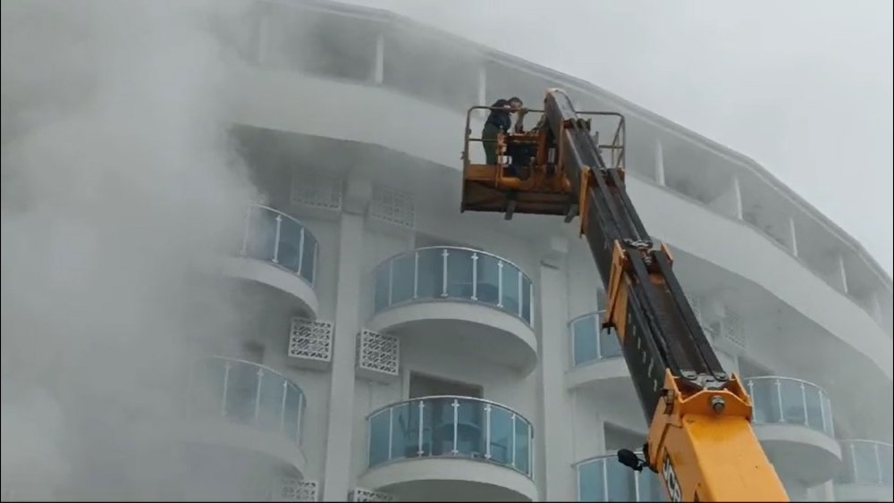 Akçakoca’da otelde korkutan yangın: Dumandan etkilenenler var