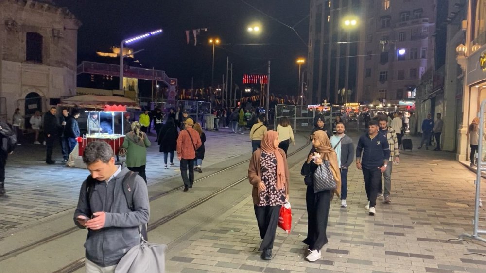 İstiklal Caddesi yaya trafiğine açıldı!