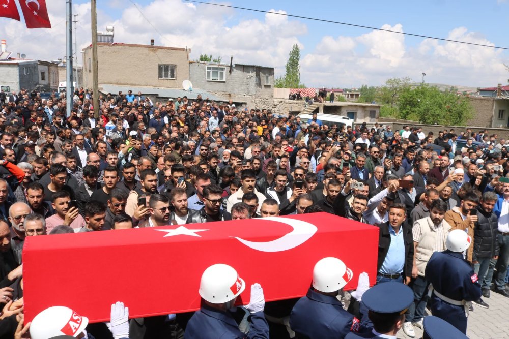 Şehit uzman çavuşa acı veda: Son yolculuğuna uğurlandı